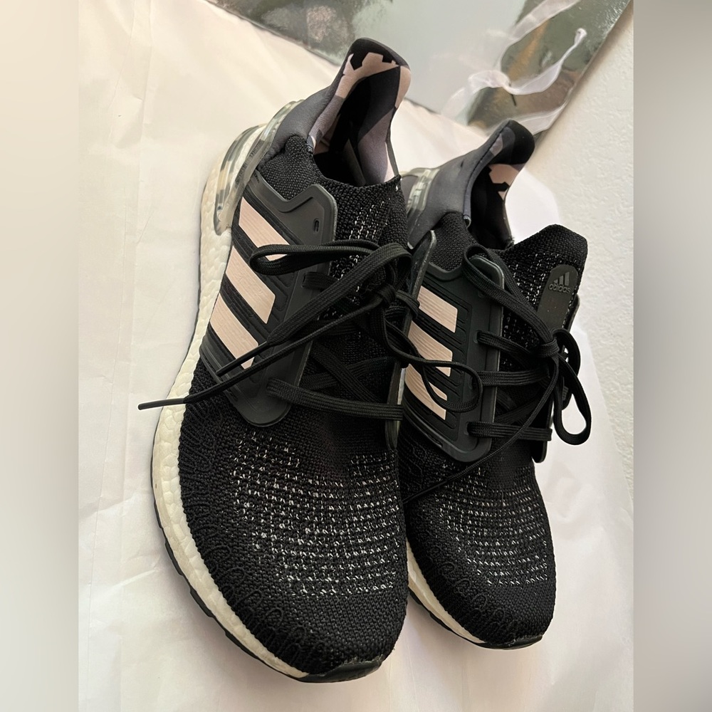 Adidas UltraBoost - Picture 5 of 9